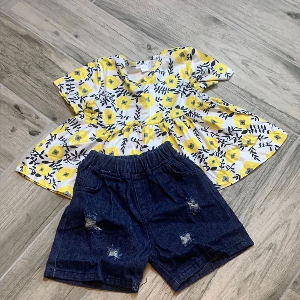 Floral Baby Top with Denim Shortsโ3/4 y/o